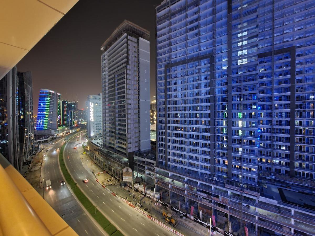 Oskena Vacation Homes - Waterfront Downtown ドバイ エクステリア 写真