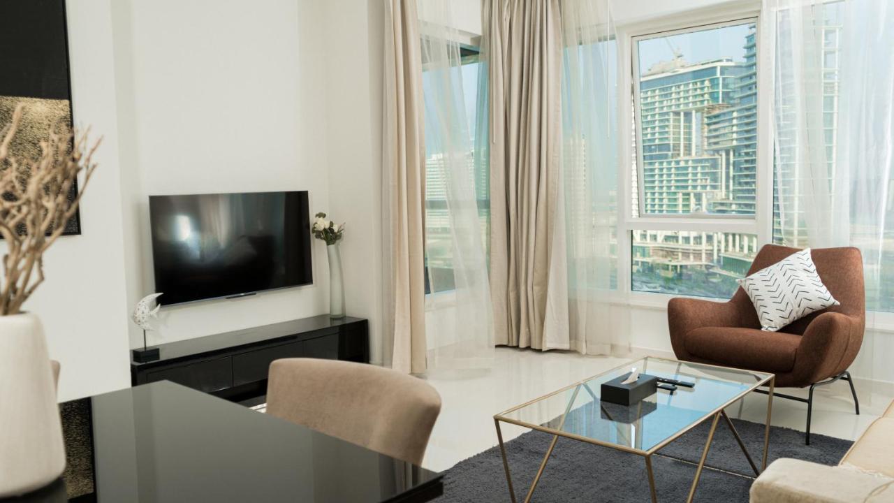 Oskena Vacation Homes - Waterfront Downtown ドバイ エクステリア 写真