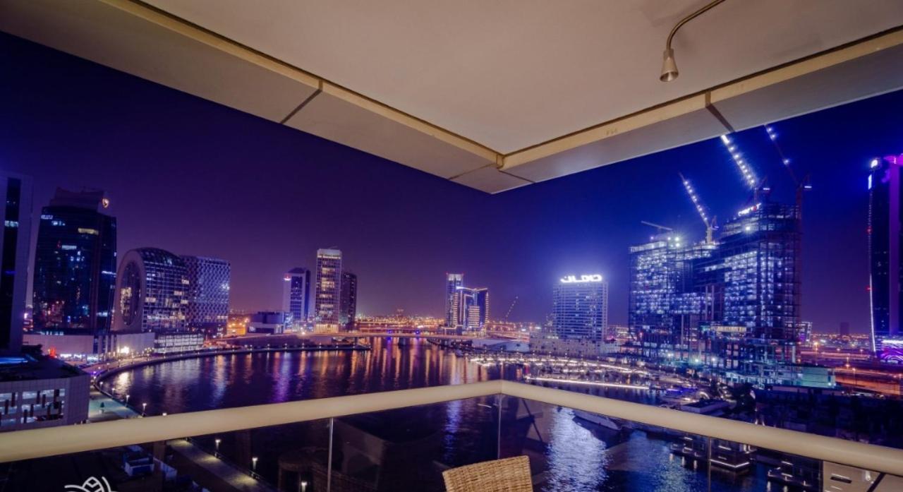 Oskena Vacation Homes - Waterfront Downtown ドバイ エクステリア 写真
