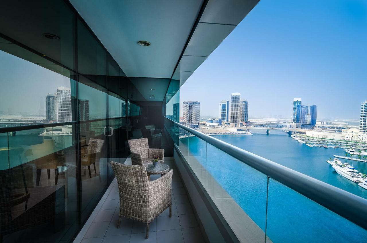 Oskena Vacation Homes - Waterfront Downtown ドバイ エクステリア 写真